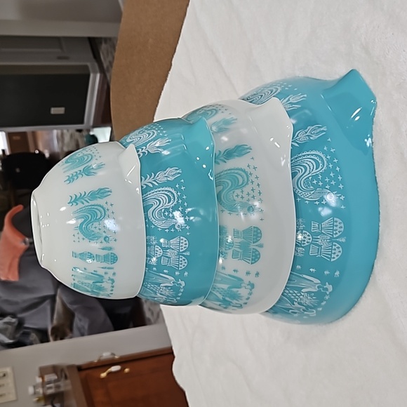 Vintage Pyrex Amish Blue Butterprint Bowls! - Picture 5 of 17